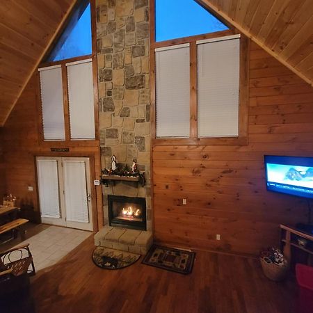 2 Miles To Parkway, Hot Tub, Pool Table, Air Hockey, Fire Pit! Pigeon Forge Exterior photo