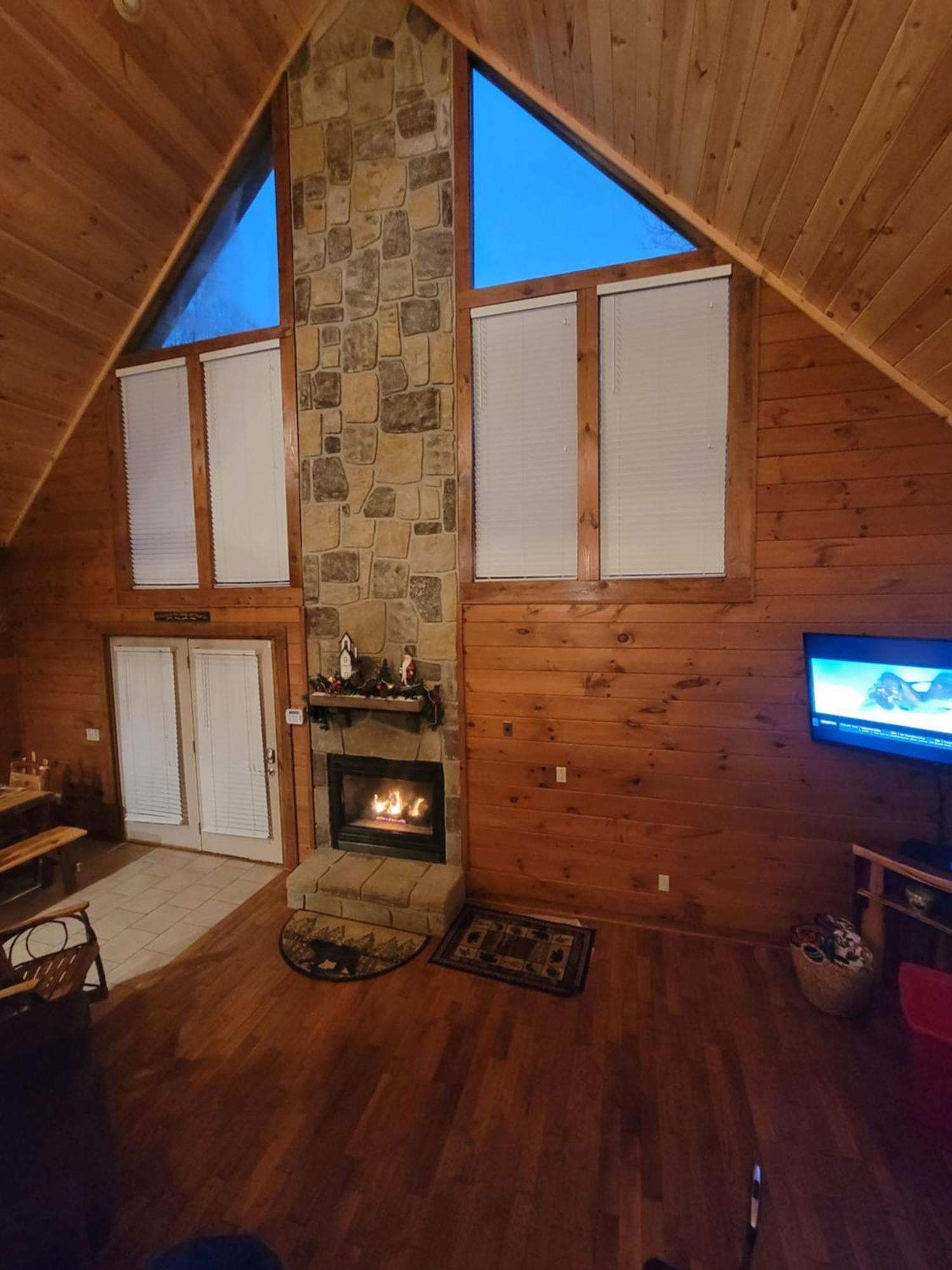 2 Miles To Parkway, Hot Tub, Pool Table, Air Hockey, Fire Pit! Pigeon Forge Exterior photo