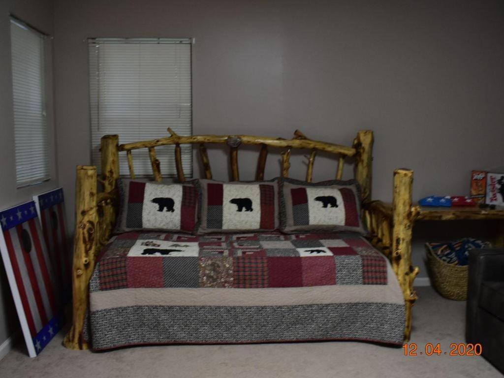 2 Miles To Parkway, Hot Tub, Pool Table, Air Hockey, Fire Pit! Pigeon Forge Exterior photo